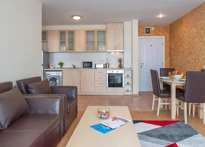 Marina And Panorama 公寓式酒店 3*