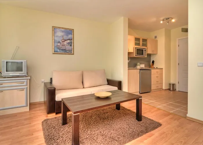 Marina And Panorama 公寓式酒店 3*